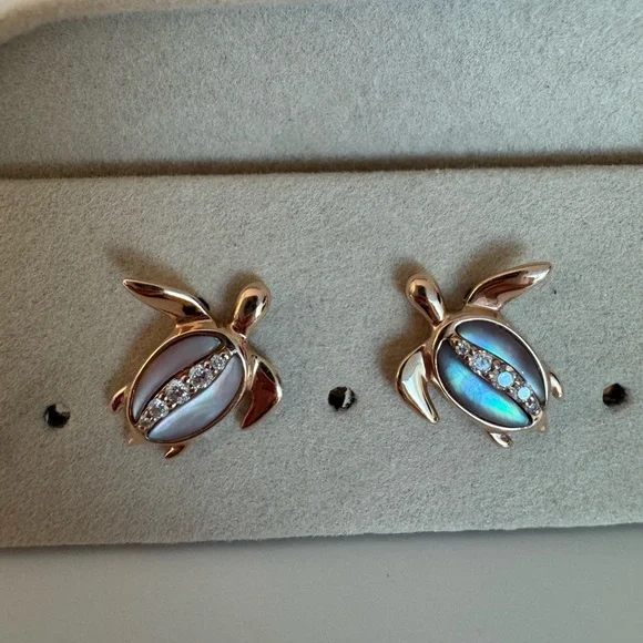Na Hoku 14k rose gold, mother of pearl and diamonds turtle stud earrings - Picture 3 of 8